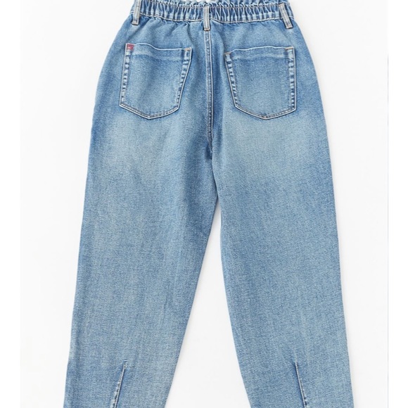 BDG Pull-On High-Waisted Mom Jean – Light Wash - Picture 3 of 9